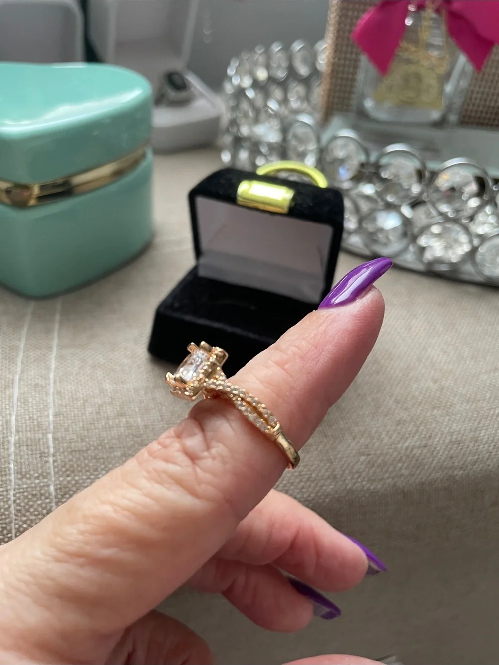 ✨Gold Halo Cushion-Cut Engagement Ring with Clear Center Stone Size 6.5✨NEW